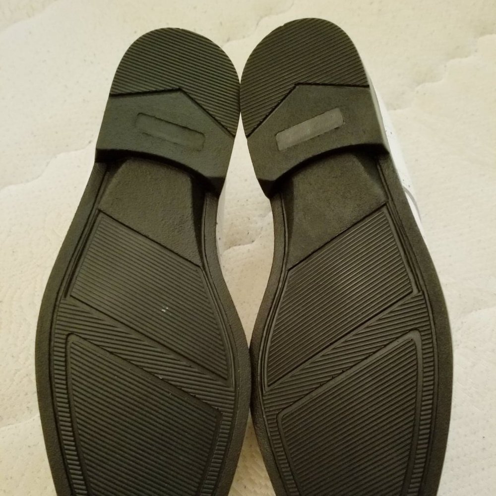 Shoes - Picture 4 of 6